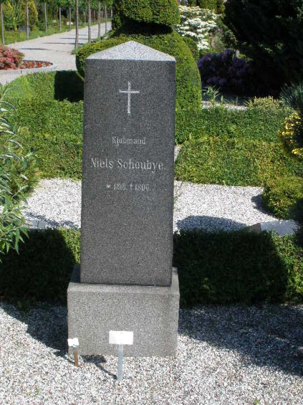 Niels Schoubye's familiegravsted.JPG